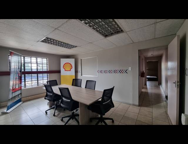 744M² WAREHOUSE TO LET IN JET PARK